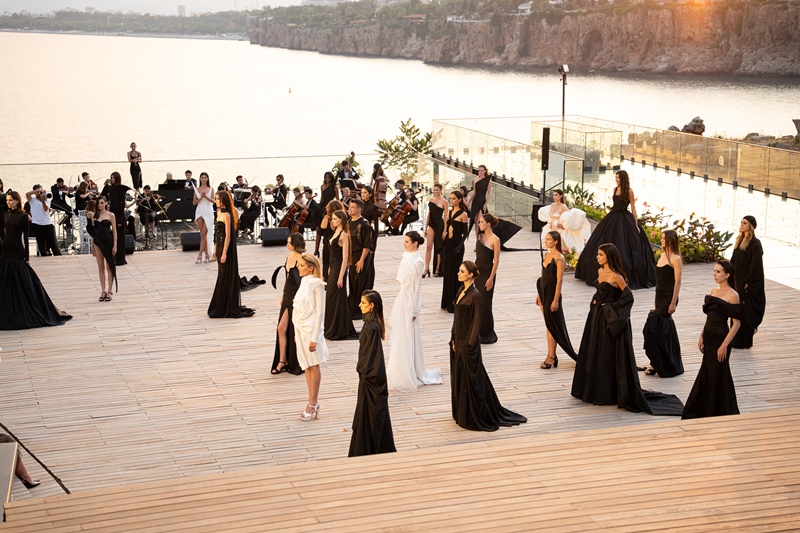 Moda, Tarih Ve Sanat�n Büyülü Bulu�mas� 